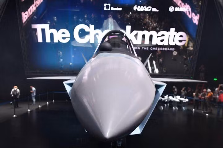 Ngoài ra trên Su-75 Checkmate, lần đầu tiên trong thực tế ngành sản xuất máy bay trong nước, Sukhoi đã trang bị cho sản phẩm của mình hệ thống hỗ trợ hậu cần tự động Matreshka.