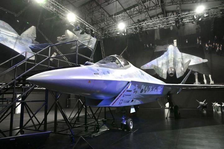 Theo nhà sản xuất, điều này sẽ giảm đáng kể chi phí và tăng hiệu quả của dịch vụ sau bán hàng. Nhiệm vụ chính của Cheсkmate là cạnh tranh trên thị trường thế giới với các máy bay chiến đấu mới nhất của Trung Quốc và chi phí cho một giờ bay sẽ là một đối số quan trọng ở đây.