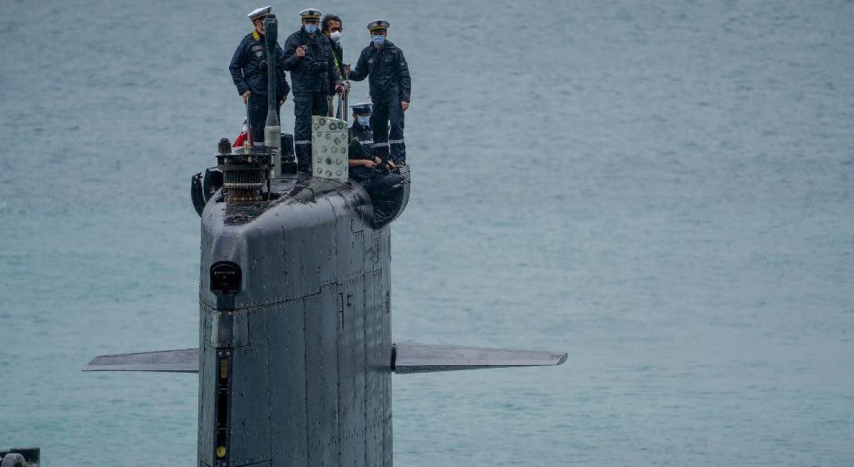 Ngoài tàu ngầm Emeraude, Pháp còn điều tàu hậu cần Saine tham gia tuần tra tại biển Đông trong sứ mệnh Marianne rồi tiến ra biển Philippines.