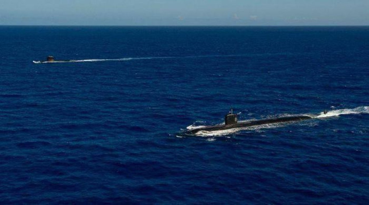 Câu hỏi phóng viên nêu ra là tàu ngầm Pháp tuần tra biển Đông ở trạng thái lặn để đảm bảo bí mật, hay nổi lên mặt nước và treo cờ để hải quân các nước khác nhận ra sự hiện diện của lực lượng Pháp lại vùng biển này.