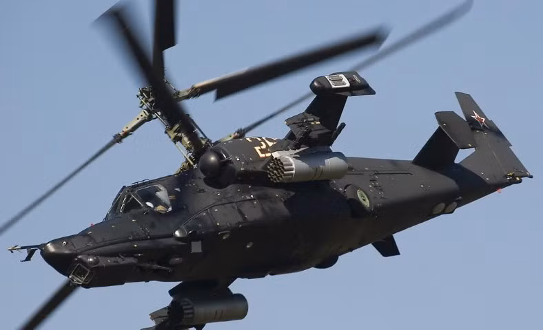 Đặc biệt Ka-50 là dòng trực thăng đầu tiên trên thế giới thiết kế ghế thoát kiểm cho phi công. Thiết bị thoát hiểm có tác động tích cực đến tâm lý của phi công.