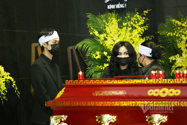 Thanh Lam, Trọng Tấn và các nghệ sĩ đến viếng NSND Trung Kiên Thanh Lam, Trong Tan va cac nghe si den vieng NSND Trung Kien