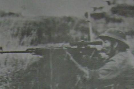 Trong kháng chiến chống Mỹ, Liên Xô đã viện trợ cho Quân đội Nhân dân Việt Nam một loạt súng bắn tỉa Dragunov SVD, hiện đại nhất khi đó.