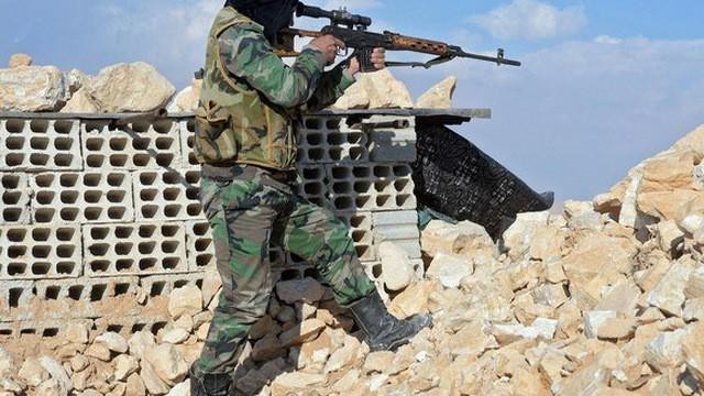 Loại súng này được nhà máy chế tạo súng trường Izhmash sản xuất hàng loạt vào năm 1964, kể từ đó về sau SVD đã trở thành súng bắn tỉa tiêu chuẩn cho quân đội các nước khối Warsaw.