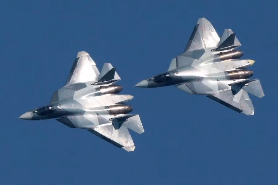 Tiêm kích Su-57 này được Nga phát triển từ năm 2002, được thiết kế để tiêu diệt tất cả các loại mục tiêu trên không, trên bộ và trên biển.