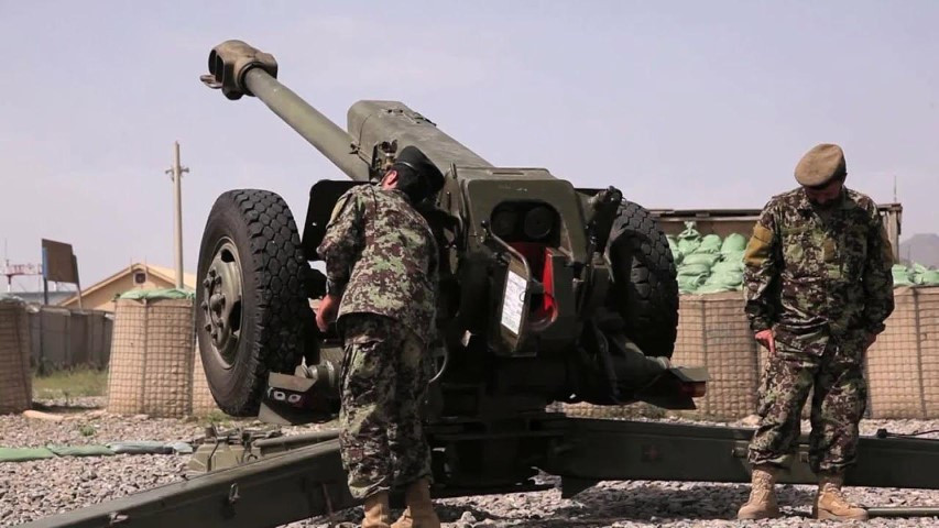 Một trong những điểm đặc biệt nhất của D-30 là dùng bệ pháo 3 chân, cho phép pháo thủ nhanh chóng quay pháo 360 độ.