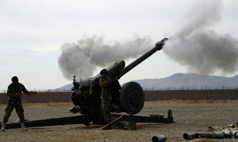 Liên Xô/Nga phát triển D-30 (định danh là 2A18) từ cuối những năm 1950, được đưa vào biên chế chính thức 1963.