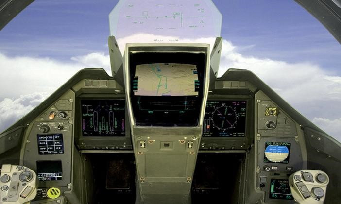 Cụ thể cách đây 6 năm Qatar đã mua 24 chiếc Rafale với quyền chọn mua thêm 12 chiếc với giá 7 tỷ USD. Hợp đồng bao gồm việc cung cấp tên lửa hành trình tầm xa và tên lửa Meteor cũng như đào tạo 36 phi công và 100 kỹ thuật viên và một số sĩ quan tình báo Qatar; giá vào khoảng 270 triệu USD/chiếc.