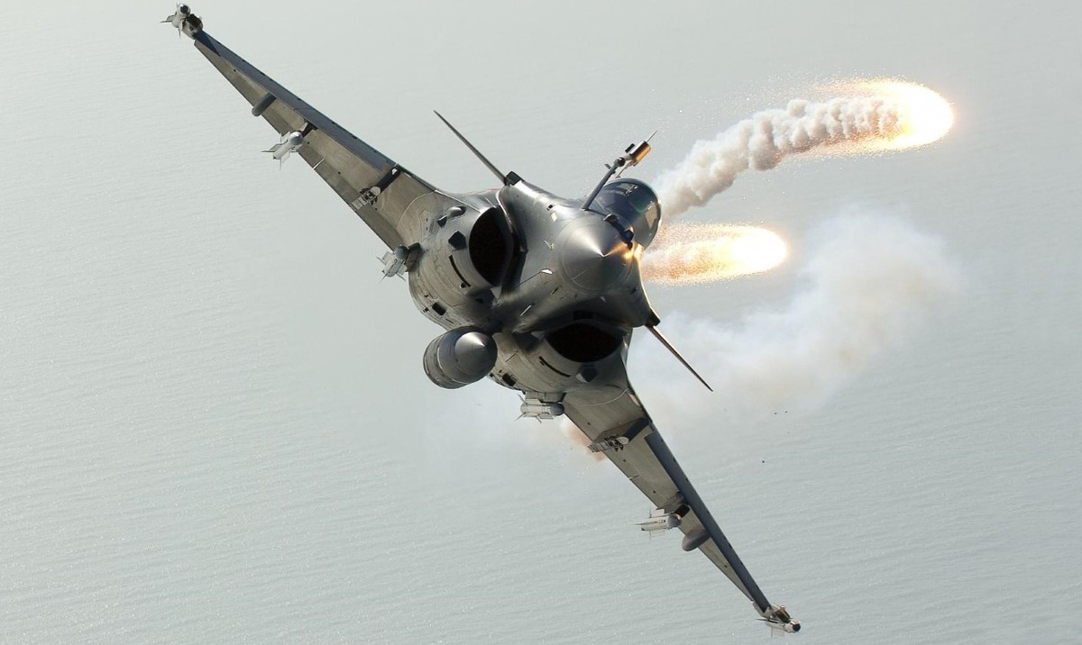 Công bằng mà nói, Rafale đang là một trong những dòng tiêm kích thế hệ 4++ mạnh nhất của phương Tây. Năng lực tác chiến của Rafale được đánh giá là tương đương, thậm chí nhỉnh hơn cả Su-35 ở một số thông số như tải trọng vũ khí và thiết bị điện tử.