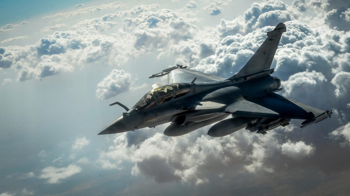 Hiện mức giá của tiêm kích Rafale mới của Pháp dao động từ 220 tới 270 triệu USD/chiếc. Mức giá này khá cao khi so sánh với các dòng tiêm kích của Nga và thậm chí ngay cả F-35 của Mỹ.