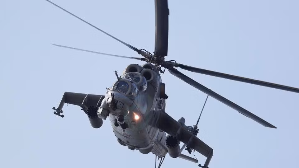 Ngoài ra, trực thăng Mi-24 của Nga còn có thể tấn công đối phương bằng bom thông thường không có điều khiển. Hiện trực thăng chiến đấu Mi-24 vẫn được coi là một trong những dòng trực thăng tấn công tiêu diệt mọi mục tiêu trên mặt đất như xe tăng, bộ binh, công sự phòng ngự kiên cố tốt nhất hiện nay.