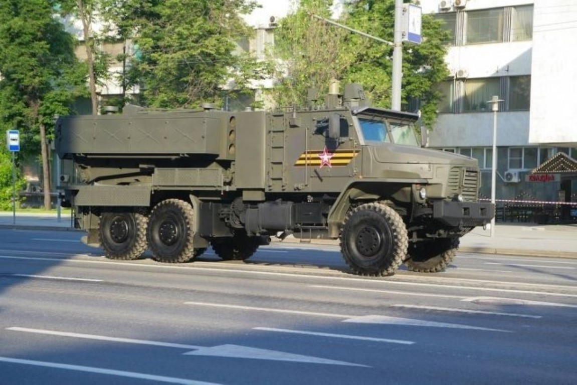 Nguồn tin trên của Nga cũng cho biết, các tổ hợp TOS-2 Tosochka đã được chuyển tới Syria trên những chuyến bay đặc biệt. Tuy nhiên vẫn chưa có thông tin hoặc hình ảnh xác nhận được điều này.