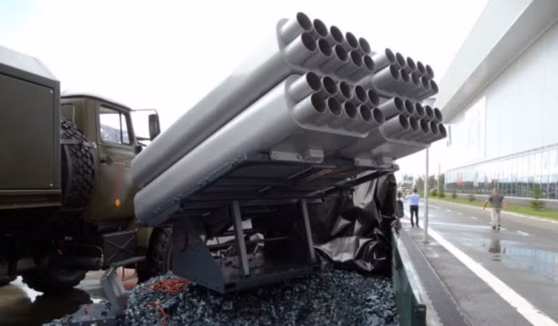 Ý tưởng của các nhà chế tạo vũ khí Nga theo nhận định dựa trên sự thành công của tổ hợp Flute MLRS do Belarus chế tạo, với sự trợ giúp của vũ khí này, có thể tiêu diệt nhân lực, xe bọc thép và các đối tượng được bảo vệ của kẻ thù.