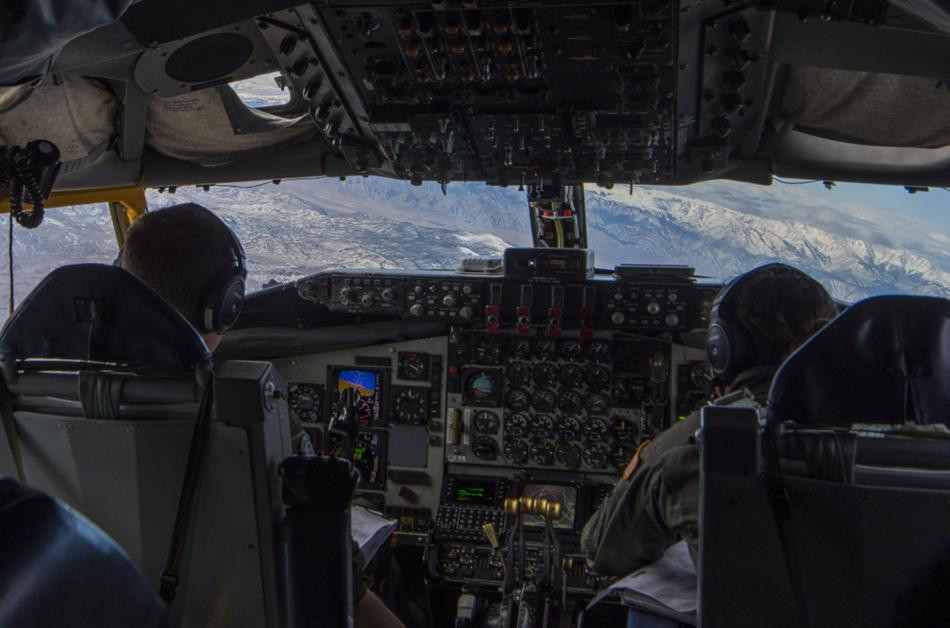 Tuy nhiên,thực hiện nhiệm vụ tiếp liệu trên không khi cả hai chiếc máy bay đều bay ở tốc độ trên 800 km/h rõ ràng không phải là điều đơn giản.