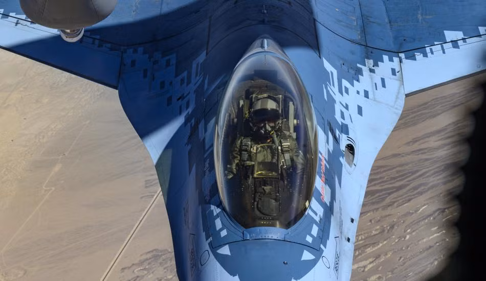 Tùy từng loại tiêm kích hay máy bay ném bom mà vị trí của lỗ nhận nhiên liệu trên không sẽ được đặt ở những khu vực khác nhau.