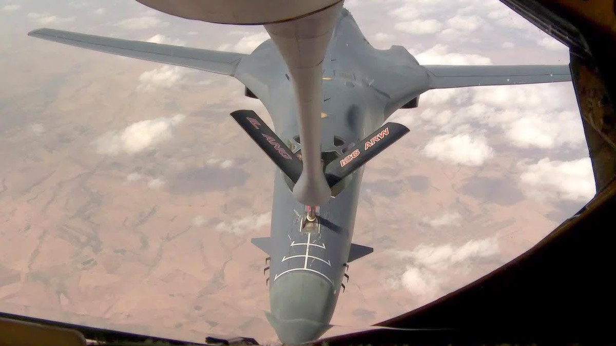 Đây cũng là một trong những loại máy dễ thực hiện động tác tiếp liệu trên không nhất của Không quân Mỹ hiện tại. Nguồn ảnh: USAF.