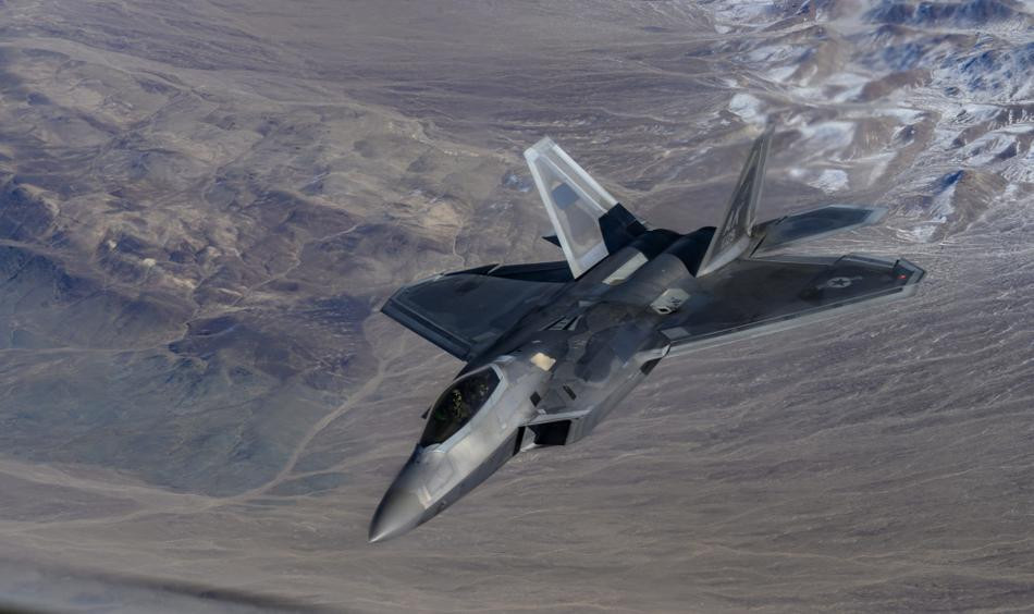 Tuy nhiên, việc tiếp liệu trên không cũng chỉ thực hiện được trong điều kiện thời tiết thuận lợi.