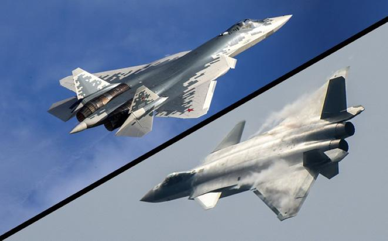 Hiện cũng giống như Su-57, J-20 vẫn phải đang dùng động cơ của chiến đấu cơ thế hệ thứ 4. Tuy nhiên truyền thông Trung Quốc lại tung hô rằng, với những tính năng ưu việt hiện có, máy bay chiến đấu J-20 mạnh hơn hẳn Su-57 của Nga.