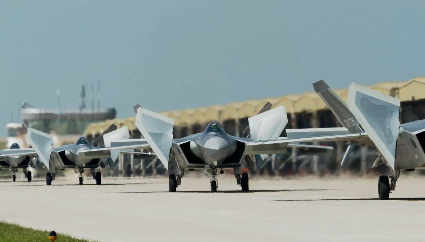 Trung Quốc đang biên chế khoảng 50 chiếc J-20, trong tương lai, PLA sẽ sớm đẩy nhanh tiến độ sản xuất dòng máy bay này để cạnh tranh với Nga và Mỹ.