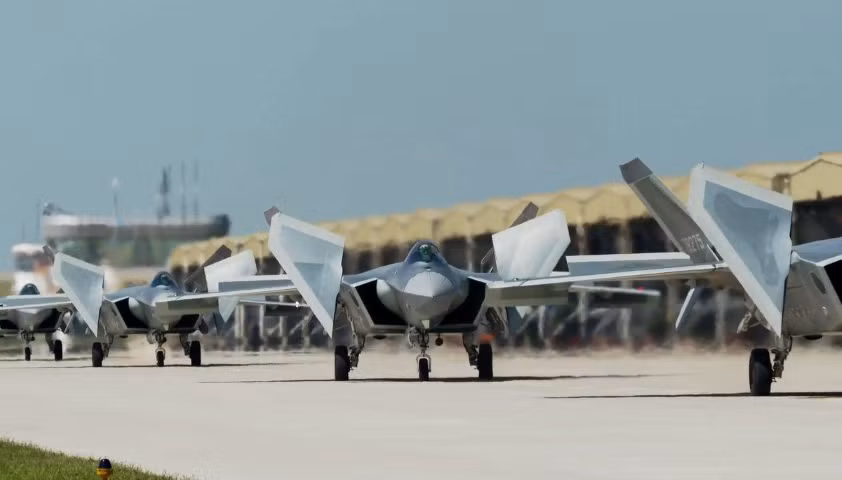 Trung Quốc đang biên chế khoảng 50 chiếc J-20, trong tương lai, PLA sẽ sớm đẩy nhanh tiến độ sản xuất dòng máy bay này để cạnh tranh với Nga và Mỹ.