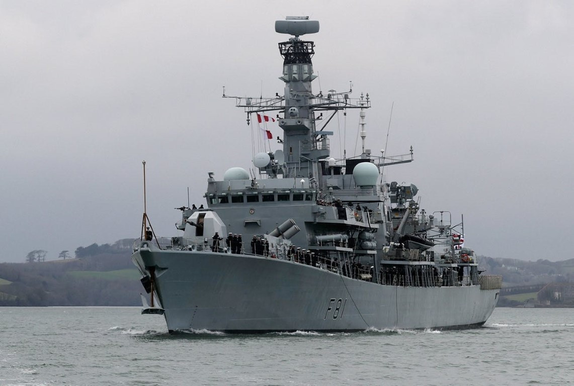 Cả khinh hạm Type 23 và Type 45 đều có khả năng mang theo trực thăng, giúp các tàu chiến này tăng tầm phát hiện mục tiêu trên biển, đặc biệt là tàu ngầm của đối phương.