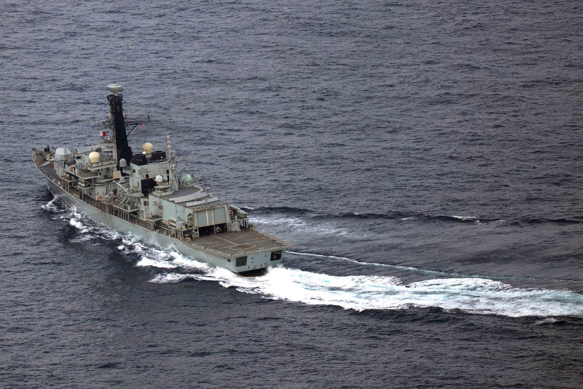 Trong khi đó, khinh hạm Type 23 được Anh cử tới khu vực biển Đen, có độ giãn nước 4900 tấn, dài 133 mét nhưng đã hơi cũ, được hải quân nước này sử dụng từ thập niên 80 cho tới nay.