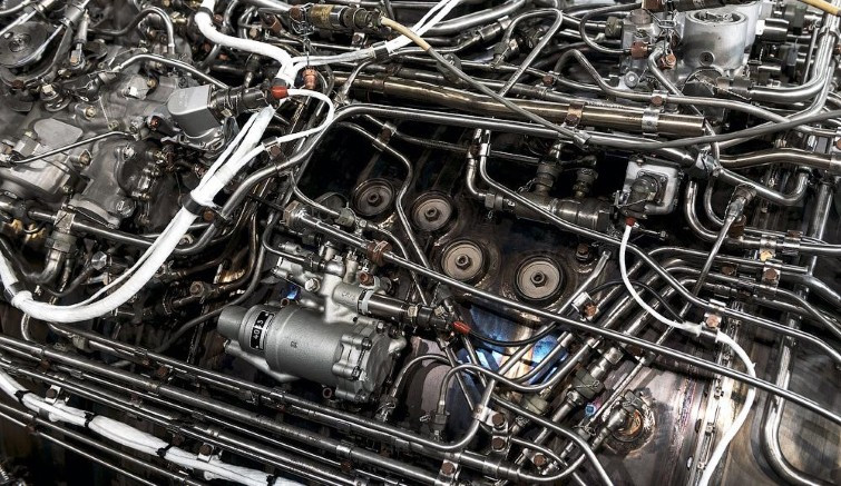 Saturn bắt đầu thử nghiệm dòng Izdeliye 30 từ năm 2014, nhưng tiêm kích Su-57 đầu tiên lắp động cơ này chỉ bắt đầu bay thử từ cuối năm 2017. Chuyến bay kéo dài 17 phút và không gặp sự cố nào.