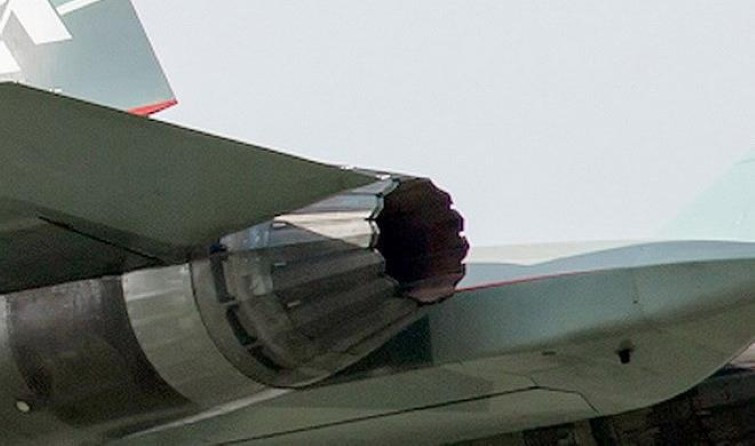 Nhưng số khác lại cho rằng, yếu tố kỹ thuật đã và đang là điểm yếu cố hữu của Nga. Kể từ khi Liên Xô sụp đổ, phần lớn công nghệ động cơ nằm trong tay Ukraine, trong bối cảnh hai nước căng thẳng, nhiều dự án động cơ cho tàu chiến, trực thăng, tên lửa... đã bị hủy bỏ.