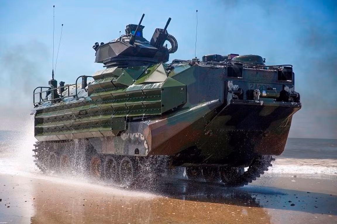 Mặc dù vậy, đây vẫn là loại phương tiện đổ bộ chủ yếu của Thủy quân Lục chiến Mỹ trong suốt nửa thế kỷ qua. Tới nay, Mỹ vẫn đang tìm cách chế tạo một loại phương tiện có sức chiến đấu tương đương, để thay thế cho AAV-7 nhưng chưa thành công. Nguồn ảnh: BI.