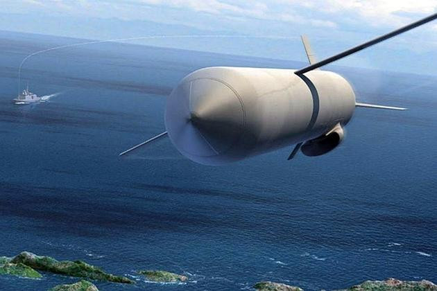 Nhiệt độ hoạt động của lò phản ứng rất cao (ước tính hơn 1.300°C) đủ để hợp kim tan chảy, khiến vỏ bọc thanh nhiên liệu phải làm bằng vật liệu đặc biệt, vừa có độ bền cao trong khi trọng lượng phải nhẹ và có thể hấp thụ sóng radar nhằm tăng khả năng tàng hình, đây là yêu cầu cực khó.