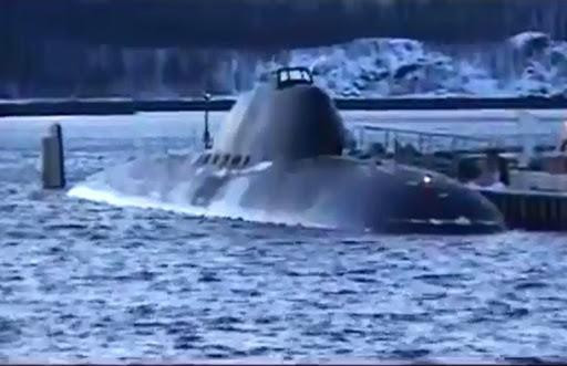 Vỏ tàu được làm bằng hợp kim titanium để giảm khối lượng và độ dày, qua đó giảm thiểu độ ma sát nhằm giúp tàu đạt được tốc độ cao nhất có thể.