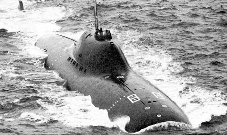 Dự án 705 Lira, theo cách gọi của NATO là Alfa, là một trong những dự án chế tạo tàu ngầm hạt nhân tối tân nhất của Liên Xô vào những năm 1960. Hoạt động nhờ một lò phản ứng hạt nhân làm mát bằng kim loại lỏng, tàu ngầm Alfa đã tạo ra những kỷ lục về hiệu suất hoạt động mà không một tàu ngầm nào đủ sức phá vỡ cho đến tận ngày hôm nay.