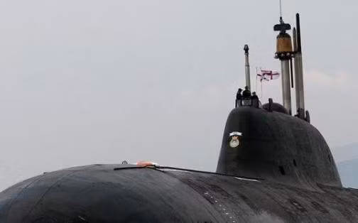 Tàu ngầm hạt nhân Alfacũng hoạt động ở độ sâu không tưởng lên tới 670m, với những hiệu năng này buộc Mỹ phải phát triển các hệ thống đối phó với loại tàu được coi là sát thủ đại dương này.