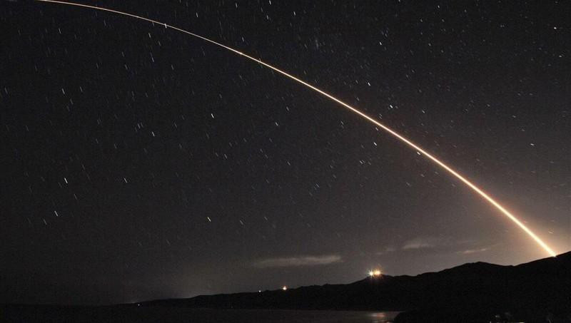 Vụ thử diễn ra sau khi chính quyền Tổng thống Mỹ Joe Biden gia hạn Hiệp ước cắt giảm Vũ khí chiến lược Mới (New START) với Nga, thỏa thuận hạn chế quy mô kho vũ khí hạt nhân của hai nước. Chính quyền ông Biden dự kiến xem xét lại toàn bộ chương trình hiện đại hóa kho vũ khí hạt nhân của Mỹ, vốn bắt đầu dưới thời cựu Tổng thống Donald Trump.