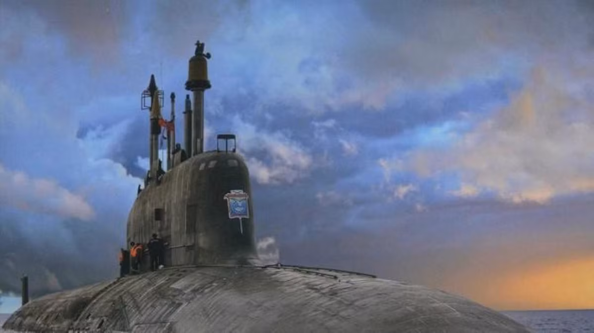 Tàu ngầm Yasen-M được tạo ra độc quyền từ các cấu phần do Nga sản xuất. Thông số kỹ chiến thuật cơ bản của nó bao gồm: chiều dài 130 m, chiều rộng 3 m, chiều cao hơn 9 m; lượng giãn nước khi nổi 8.600 tấn và lên tới 13.800 tấn khi lặn.