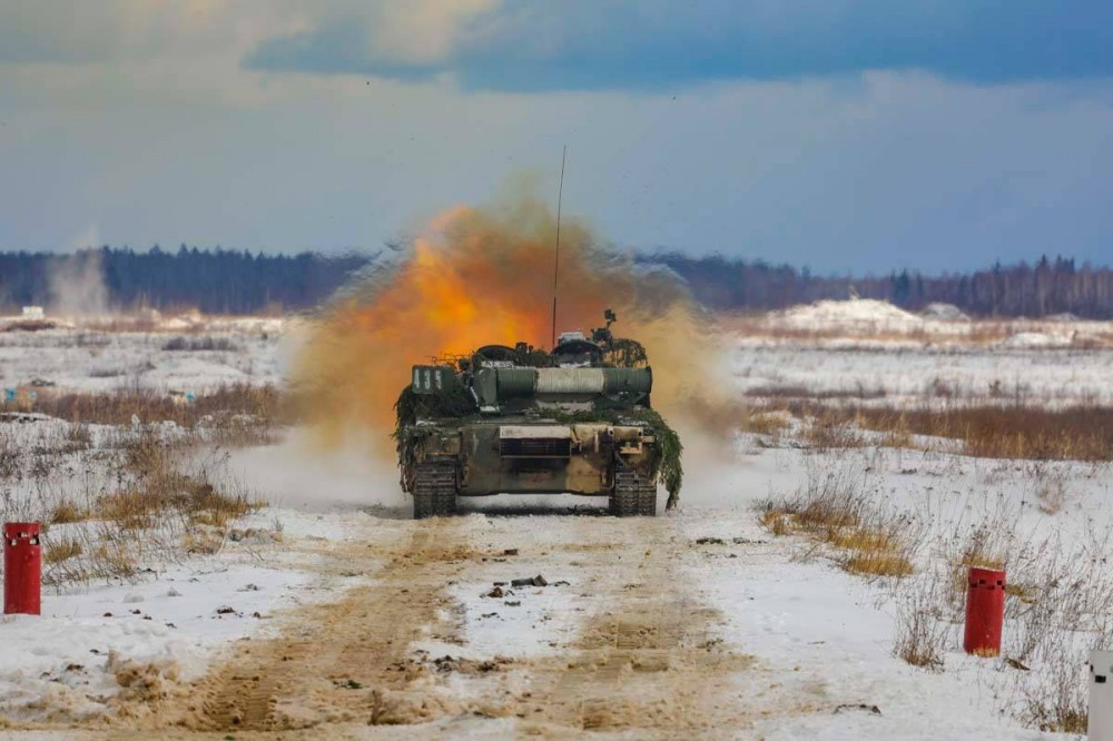 Liên Xô trước đây được coi là quốc gia đi đầu trong việc bình đẳng giới - nhất là trong lĩnh vực quân sự. Nhiều nữ quân nhân Liên Xô đã từng đóng góp to lớn cho cuộc chiến tranh vệ quốc vĩ đại trong quá khứ.