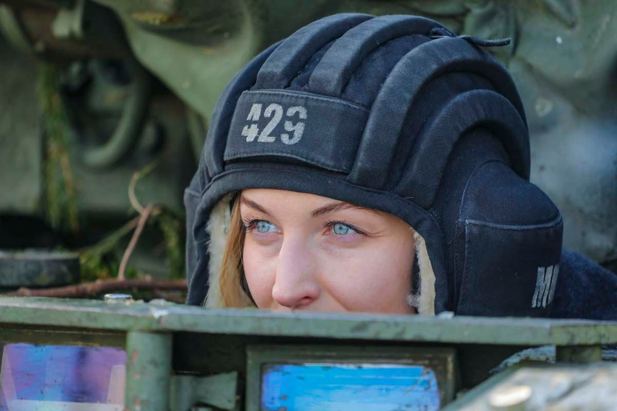 Truyền thông Nga vừa dành không ít lời ca ngợi lực lượng nữ quân nhân thiết giáp trong quân đội nước này, nhân ngày Quốc tế phụ nữ 8/3.