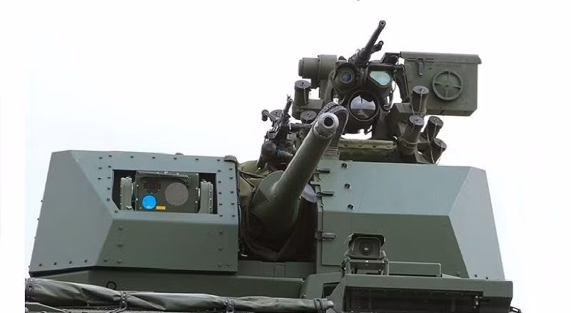 Robot Uran-9 của Nga ngoài pháo 30mm, súng máy 7,62mm, chúng còn có thể triển khai tới 8 tên lửa chống tăng cực mạnh.