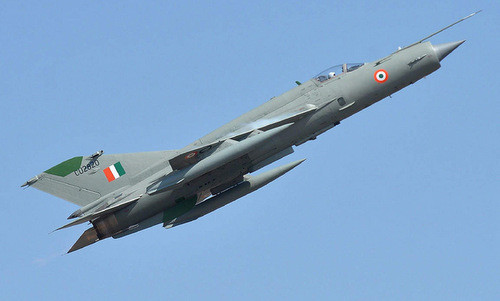 Vụ việc xảy ra vào hôm qua ngày 5/1, phi công điều khiển chiếc tiêm kích MiG-21 Bison đã nhảy dù thoát khỏi máy bay ngay sau khi chiếc chiến đấu cơ này gặp sự cố. Nguồn ảnh: QQ.