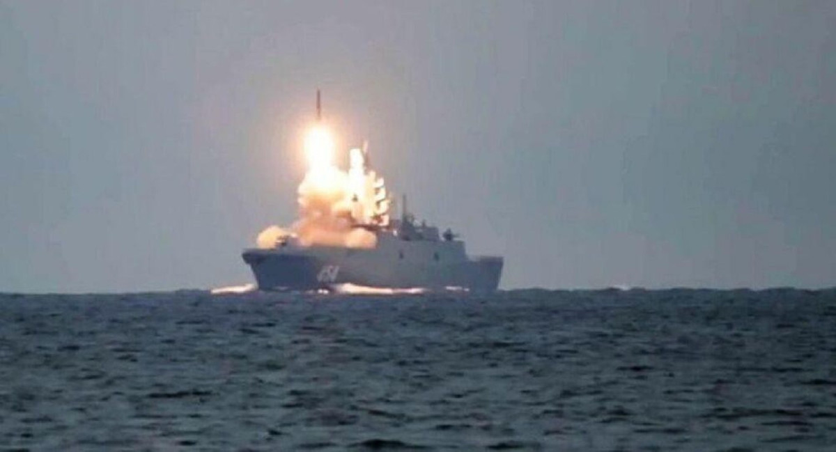 “Có tin đồn rằng Nga cũng đã thử nghiệm tên lửa siêu thanh Zircon ở Syria. Tên lửa được bắn từ tàu chiến Nga. Ông Shoigu không xác nhận thông tin này nhưng khẳng định các vụ thử tên lửa vẫn đang tiếp tục diễn ra, tuy không nói rõ địa điểm".