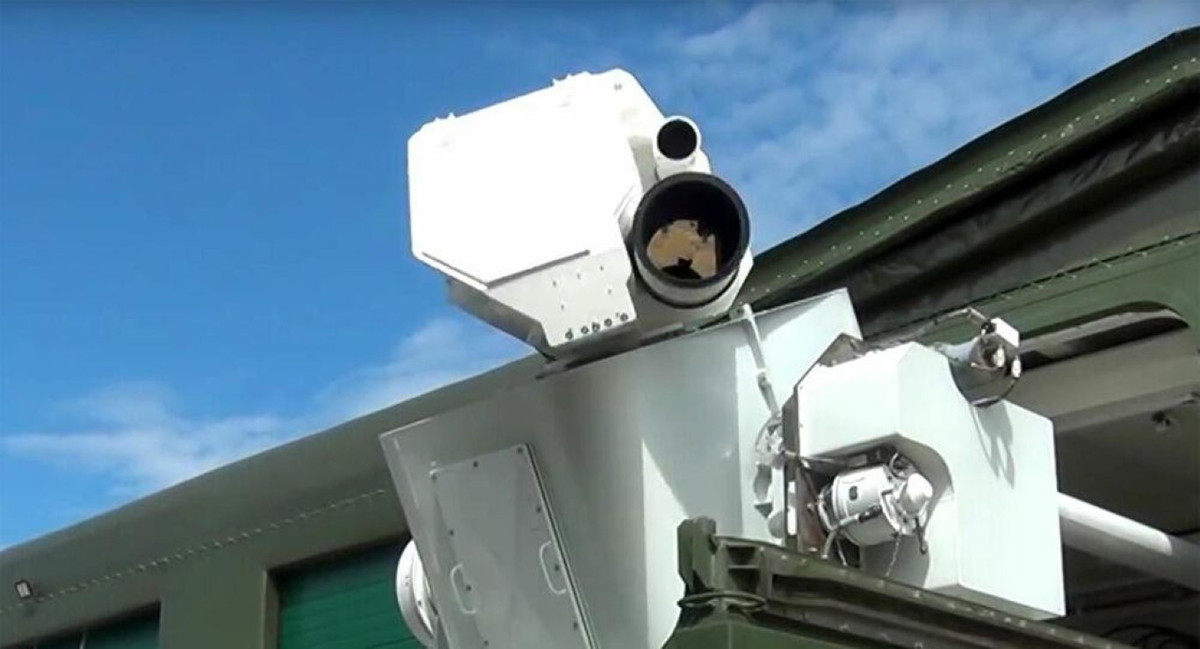 Trước đó một vài tờ báo cũng dẫn thông tin cho rằng tổ hợp vũ khí laser Peresvet đã được đưa tới Syria để tiến hành thử nghiệm, tuy nhiên những dữ liệu này không được bất kỳ bên liên quan nào xác nhận.