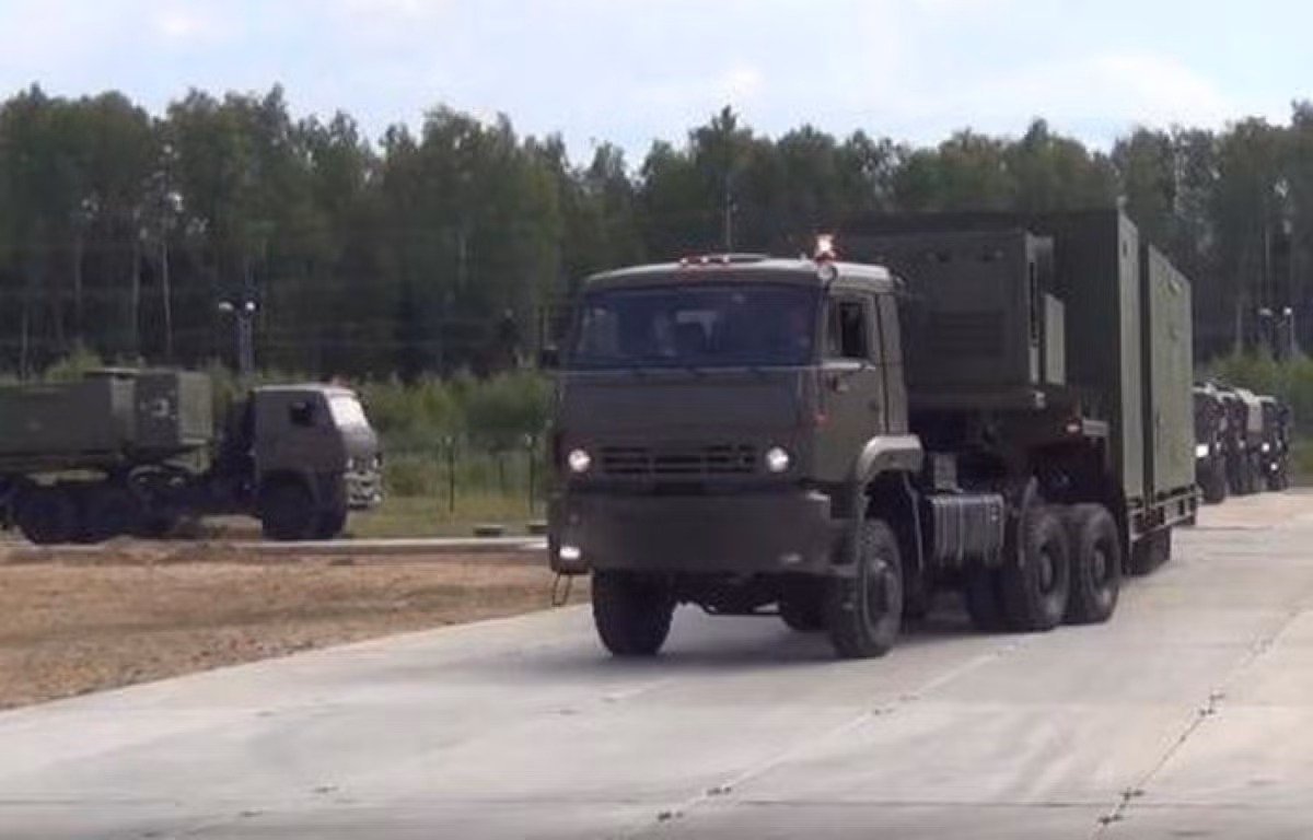 Bên cạnh đó, Peresvet còn cung cấp mức độ bảo vệ tin cậy trước tên lửa của Israel và máy bay không người lái của Thổ Nhĩ Kỳ, chủ yếu mang lại sự an toàn cho căn cứ không quân Hmeimim của Nga tại tỉnh Latakia.