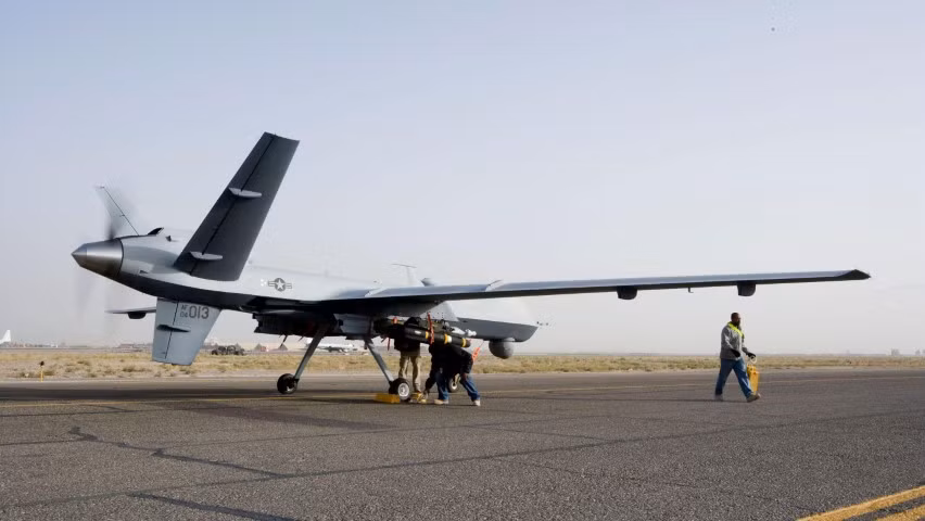 MQ-9 cũng có thể mang theo các loại bom thông minh sử dụng cơ chế dẫn đường chính xác để tấn công mục tiêu.