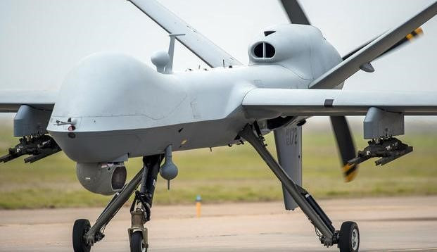 Các hoạt động khác với của không quân Mỹ, bao gồm cả việc máy bay ném bom chiến lược B-52 của Mỹ vẫn đang trực chiến gần khu vực Trung Á, sẵn sàng tung ra đòn không kích mạnh mẽ vào Afghanistan.