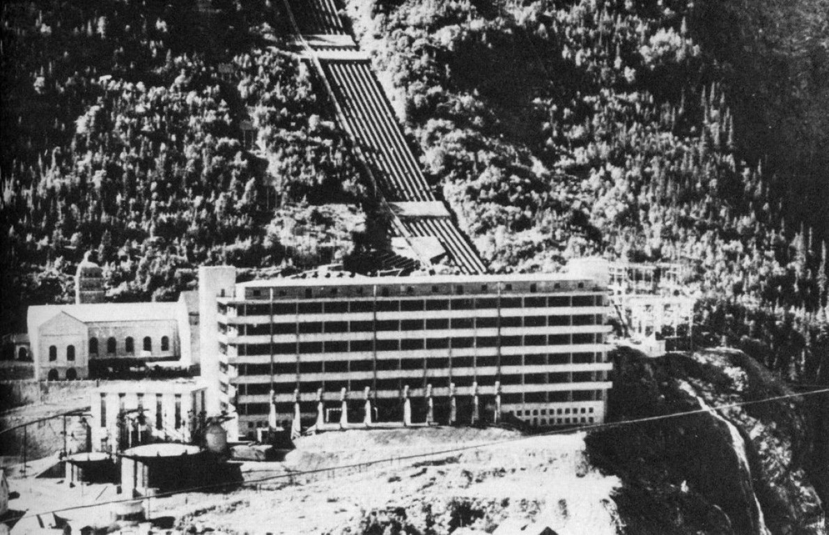 Vậy mà hai vụ tấn công liên tiếp của quân kháng chiến Na Uy, đã thành công nối tiếp nhau chỉ trong hai tháng ngắn ngủi, khiến quá trình vươn tới việc chế tạo thành công bom hạt nhân của Đức, bị đình trệ một cách đáng kể.