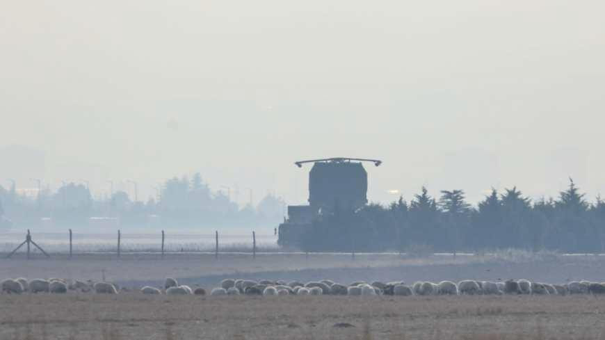 Trong bài kiểm tra, Không quân Thổ Nhĩ Kỳ đã huy động các tiêm kích F-16 Fighting Falcon, F-4E Phantom 2 cùng trực thăng tiếp cận ở nhiều hướng với cự ly và tốc độ khác nhau.