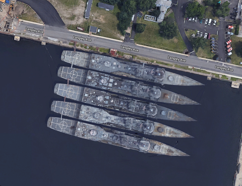  Hải quân Mỹ đông đảo và hùng mạnh, gần như làm chủ hoàn toàn các đại dương thế giới dựa trên 11 nhóm tấn công tàu sân bay (AUG), nhưng không phải ai cũng biết rằng lực lượng này còn có thể nhanh chóng tăng cường sức mạnh nhờ hạm đội dự bị.