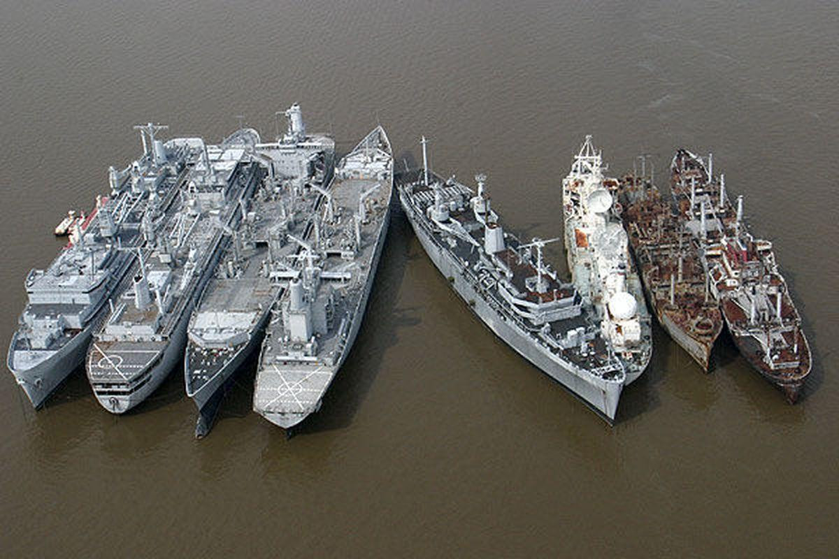 Nói chung, sẽ rất hữu ích nếu có thêm nguồn khí tài sử dụng trong thời chiến hoặc vận tải trong trường hợp khẩn cấp. Nhưng chính xác thì hai hạm đội dự bị của Mỹ là gì?