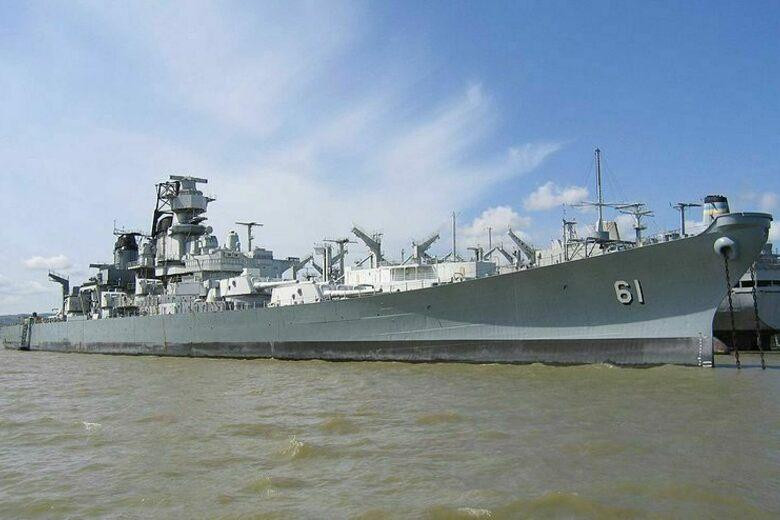 Tiếp theo là hạm đội dự bị của Hải quân Mỹ, còn gọi bằng cái tên "Naphthalene". Những con tàu nổi tiếng nhất là thiết giáp hạm lớp Iowa từng được sử dụng tích cực ở Hàn Quốc, Lebanon và Iraq.