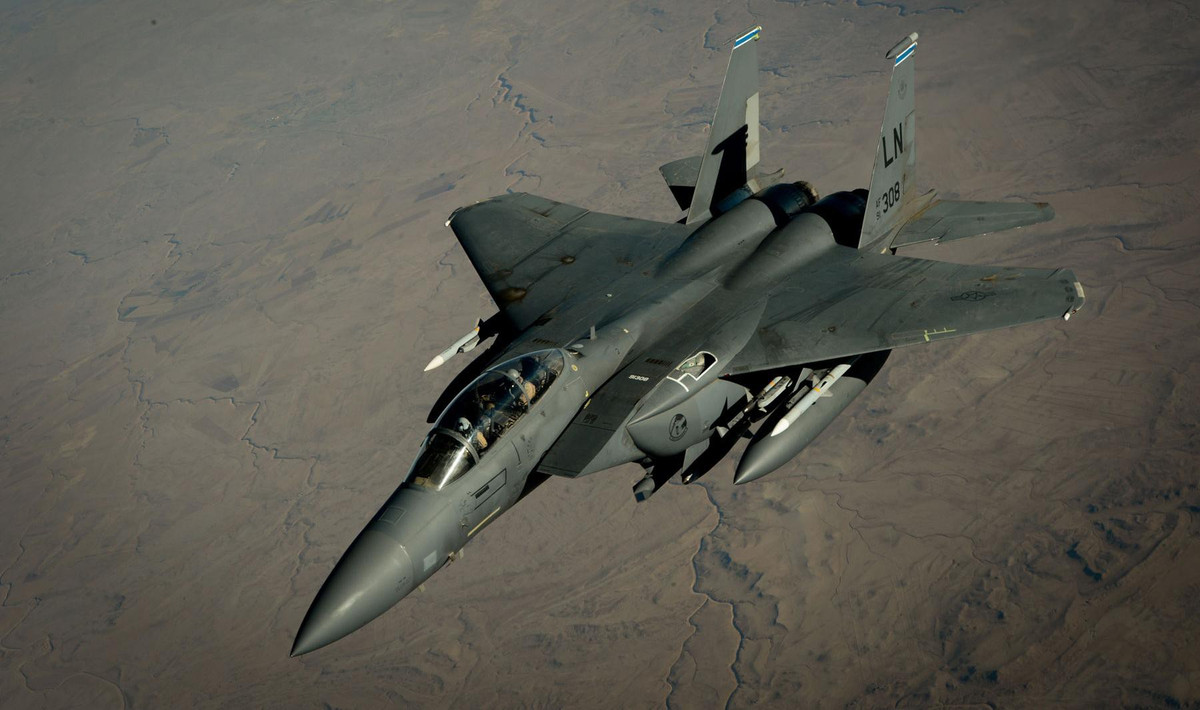 Tải trọng của máy bay chiến đấu F-15E rất đáng gờm khi lên tới 11 tấn trong khi các chiến đấu cơ Su-35 của Nga chỉ có khả năng mang theo 8 tấn.